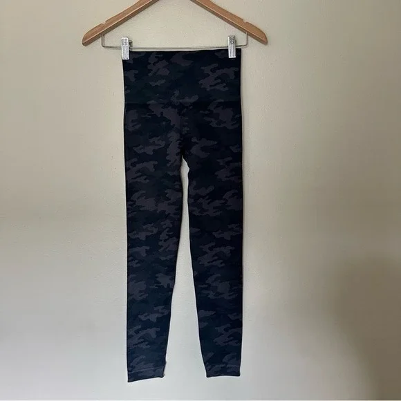 SPANX Grey BB Active Camo 7/8 Seamless Leggings Women's Small - Picture 4 of 5